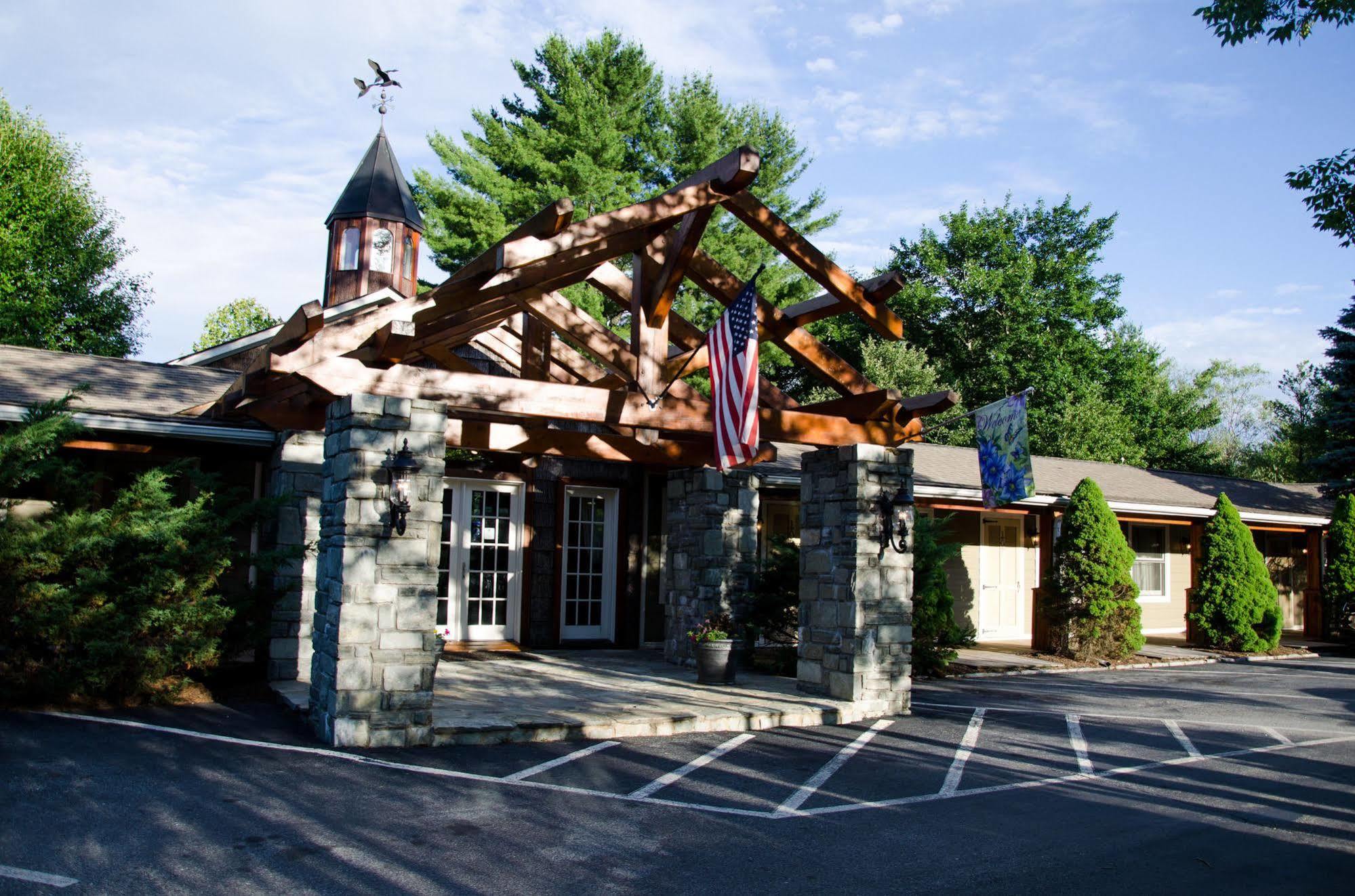 Village Inn - Блоуинг Рок Екстериор снимка